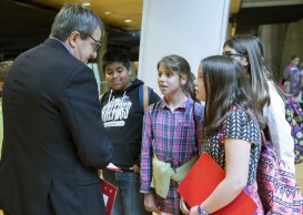 Prop de 1.000 alumnes de primària faran recerca amb el suport d’investigadors del programa RecerCaixa