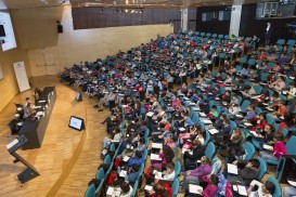 Prop de 1.000 alumnes de primària faran recerca amb el suport d’investigadors del programa RecerCaixa