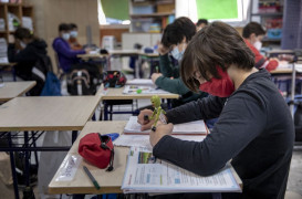 Estudiantes de un colegio público de Valencia. MÒNICA TORRES